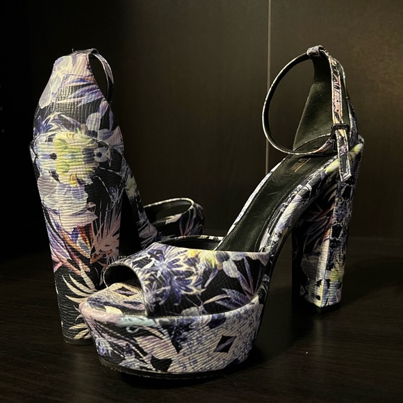 Schutz tropical floral platform sandal - Picture 5 of 10